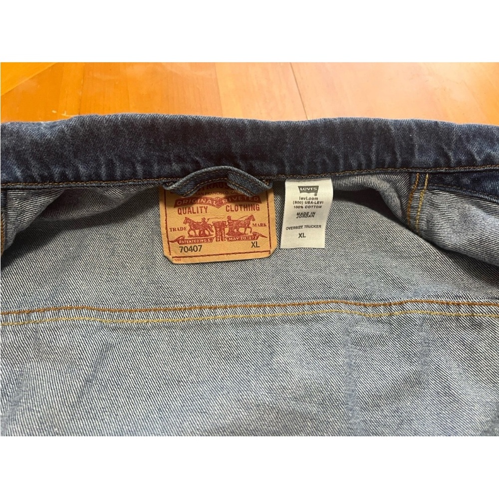 Levi's Dark Blue Denim Jacket - Classic Truckers Style - Picture 8 of 9
